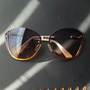 Tahari Gradient Brown Sunglasses